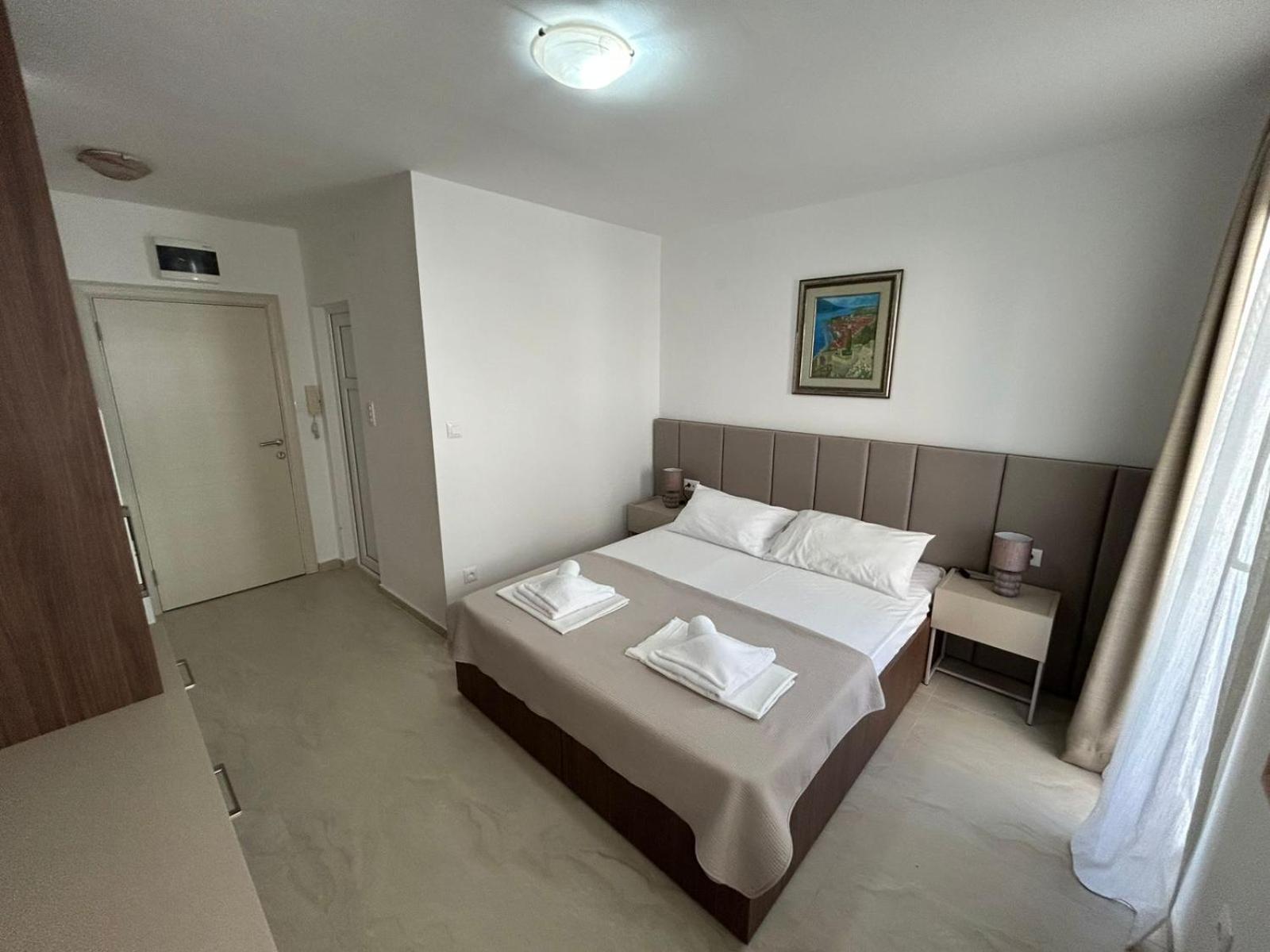 Alexandra Daire Budva